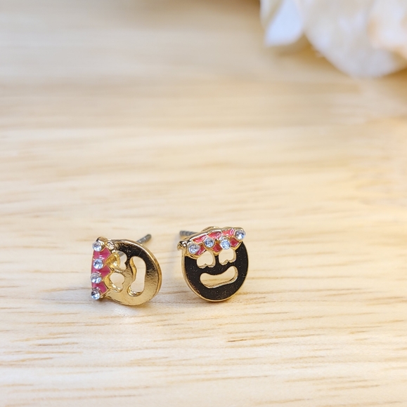 Sparkly crown emoji earrings - Picture 4 of 6
